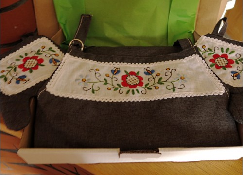 An apron and gloves - a red flower