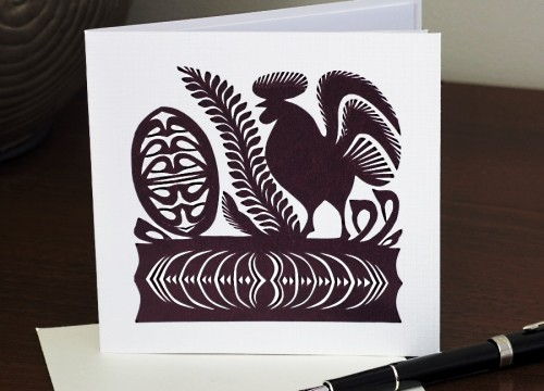Carte postale des Kurpies avec un coq et un oeuf