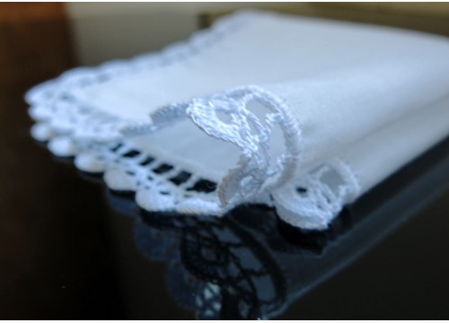 Biała batikowa chusteczka (29 x 29 cm)