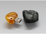 Pamięć USB 16 GB oprawiona w węgiel kamienny i bursztyn bałtycki