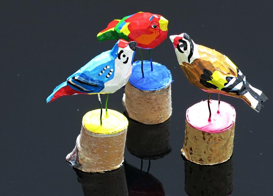 zestaw drewnianych ręcznie malowanych ptaszków nik